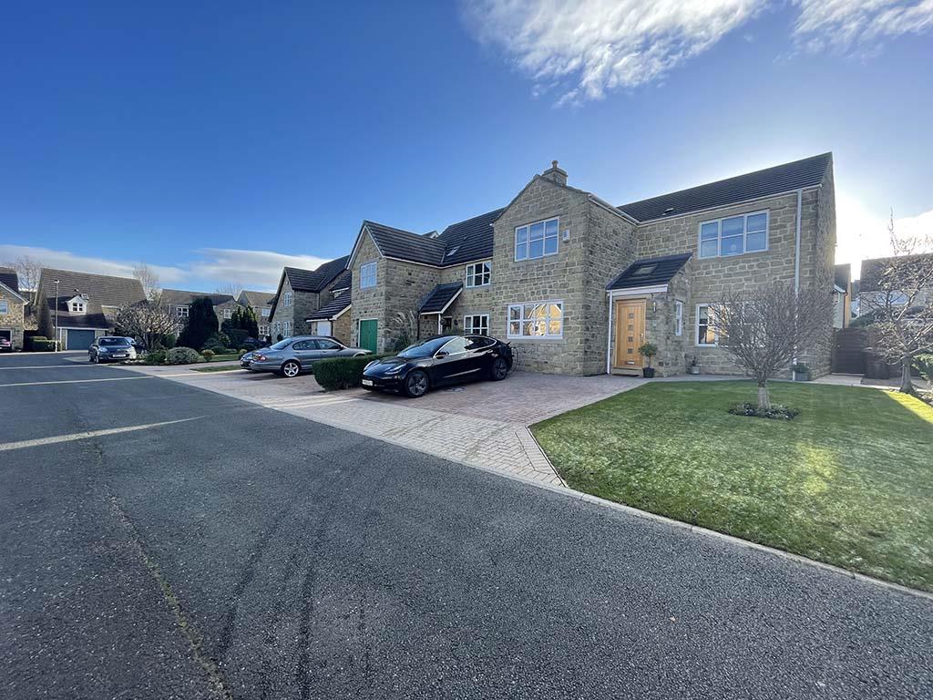 5 bedroom detached house For Sale in Steeton - Externally